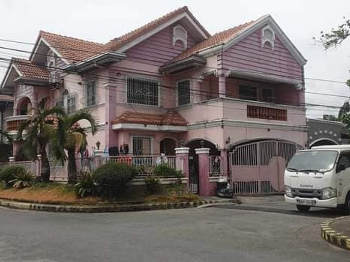 Corner lot House for Sale in Meadowood Exec Village Aguinaldo Highway Bacoor Cavite
