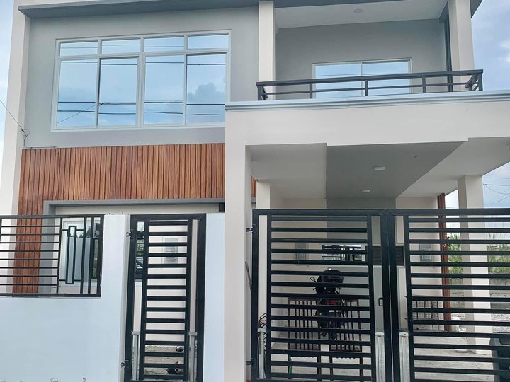 FOR SALE PREOWNED 2-STOREY HOUSE IN PAMPANGA