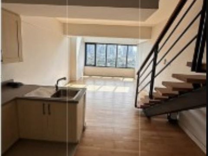 Foreclosed 98.00 sqm 3-bedroom Residential Condo For Sale in Makati