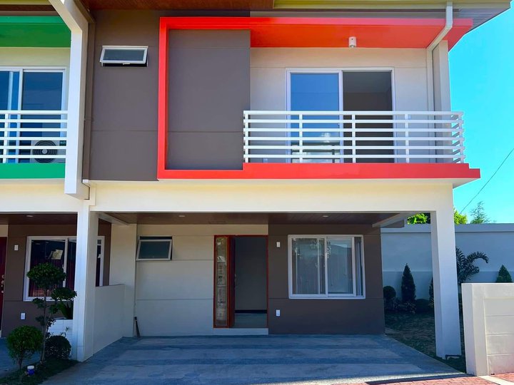 PRESELLING HOUSE & LOT IN PARANAQUE CITY, OPEN FOR FOREIGNERS