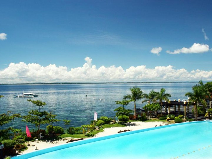 La Mirada Residence Condo, beach resort, Ocean views,  Breakfast.