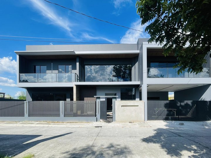 SOPHISTICATED TWO-STOREY MODERN HOUSE IN PAMPANGA NEAR NLEX