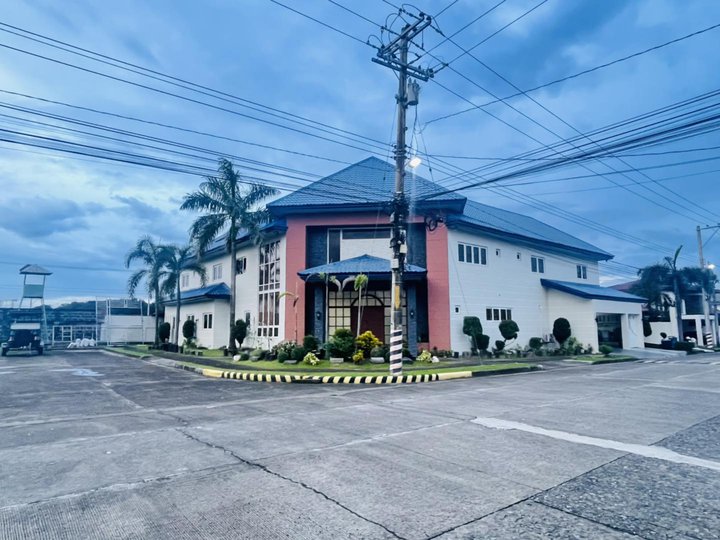 FOR SALE 10 BR MANSION W/ BIG POOL AND EXPANSIVE LOT IN ANGELES CITY PAMPANGA NEAR CLARK