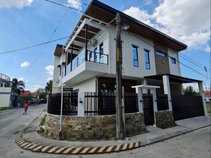 Corner House with pool for Sale in Metrogate Subd. in Angeles City