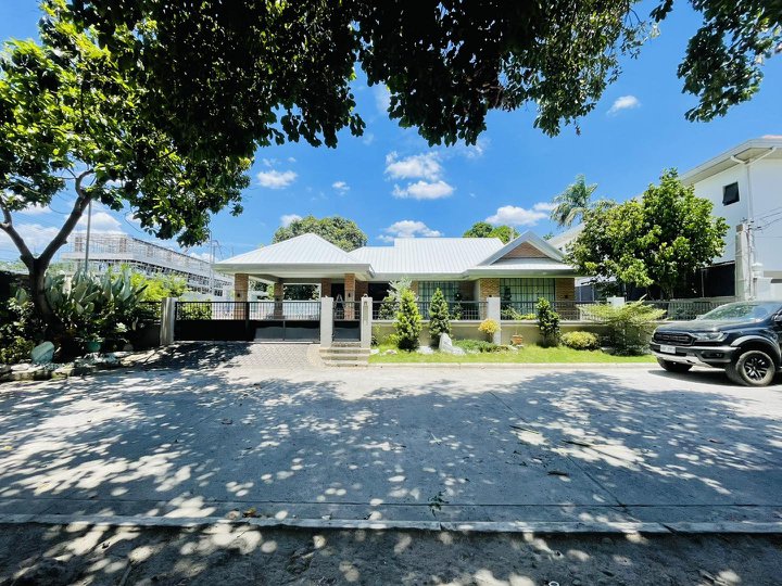 MODERN AMERICAN CRAFTSMAN STYLE HOUSE IN ANGELES CITY NEAR CLARK