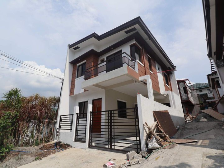 Affordable Pre-Selling 2 Storey Townhouse in East Fairview Q.C PH2669