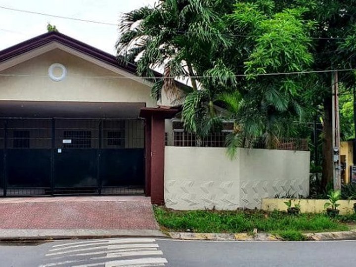 FOR LEASE: 3 Bedrooms Bungalow House in BF Homes Las Pinas City