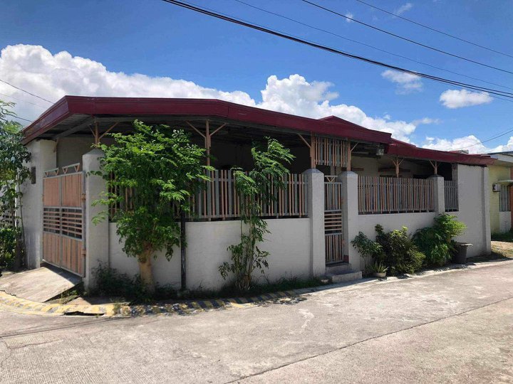 FOR SALE PRE OWNED BUNGALOW CORNER HOUSE IN FIESTA COMMUNITIES PORAC PAMPANGA NEAR ROCKWELL NEPO