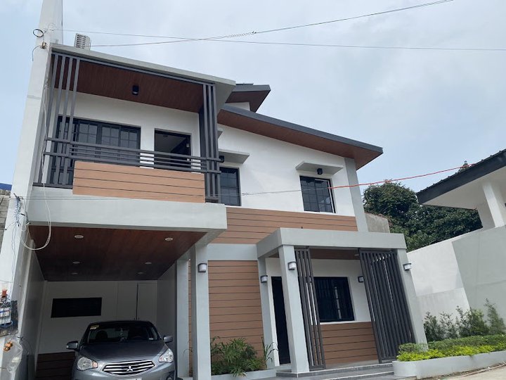 Preselling Single Attached House in Caloocan Metro Manila