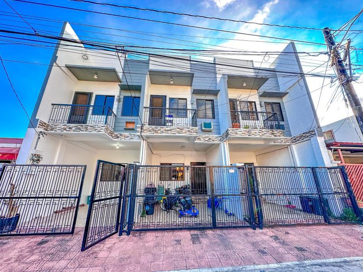 Pre-owned Townhouse in For Sale in Camella 1 Talon Dos Las Pinas City