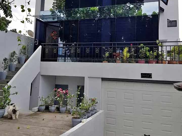 5-bedroom House For Sale in a subdivision Angeles Pampanga