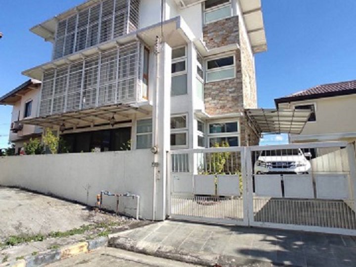 3-storey House for Sale in Grand Meadows Antel Grand Village General Trias Cavite