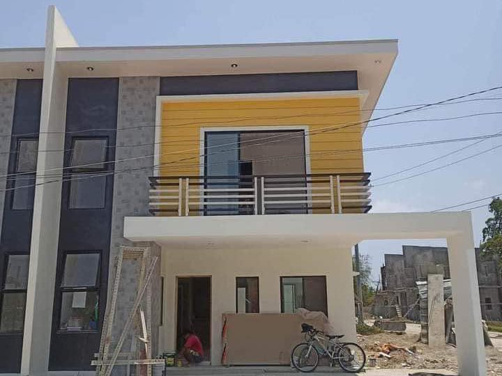 Cebu9.8M 2 Storey Duplex House and Lot for SALE in Breeza Lapu2x