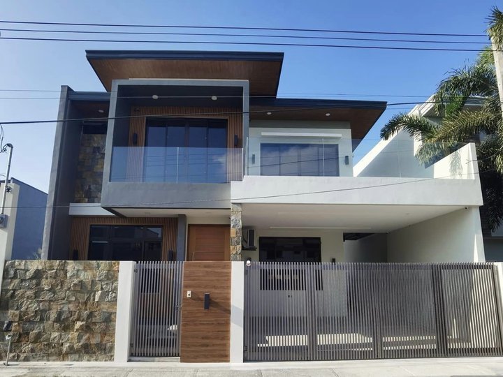 FOR SALE BRAND NEW SEMI FURNISHED MODERN TWO STORY HOUSE IN ANGELES CITY NEAR MARQUEE MALL AND NLEX