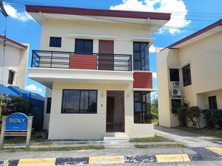 4-bedroom Single Attached House For Sale in Naic Cavite