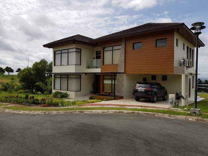 4BR House For Sale in Tagaytay Highlands