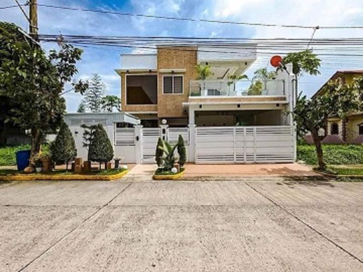 6-Bedroom House for Sale in Pallas Athena Exec Village Aguinaldo Highway Imus Cavite