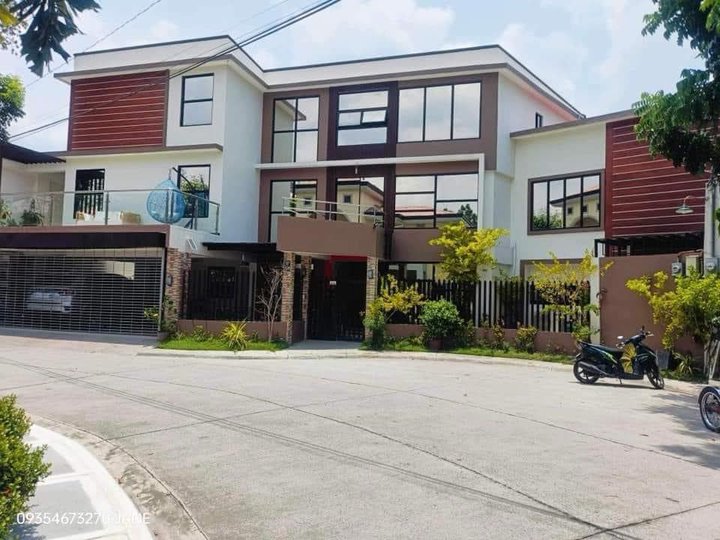FOR SALE FULLY FURNISHED LUXURIOUS MODERN HOUSE IN MABALACAT CITY NEAR NLEX