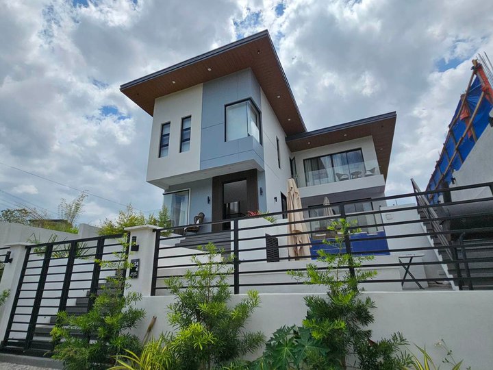 House and Lot with 5BR & Swimming Pool in Sun Valley Antipolo
