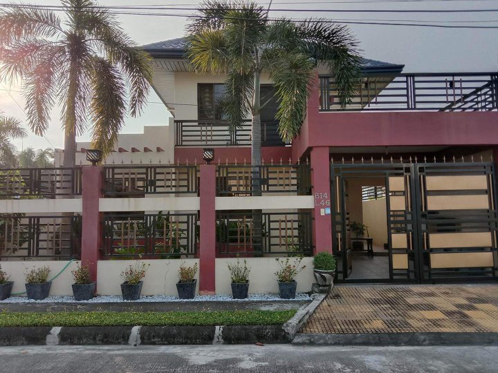 FOR SALE PRE OWNED TWO STOREY HOUSE IN PAMPANGA NEAR SM TELABASTAGAN