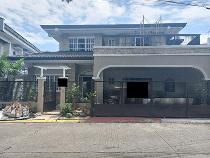 5-Bedroom House for Sale in BF Resort Village Talon Las Pinas City