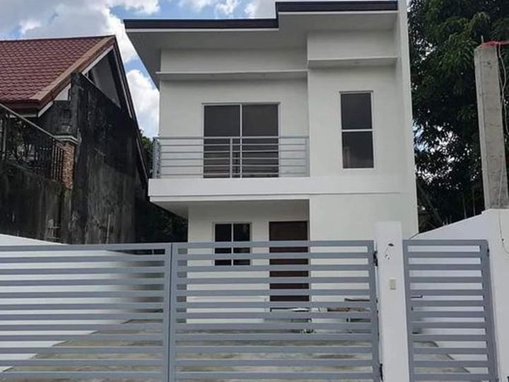 HOUSE AND LOT NEAR AYALA MALL AND MERALCO AVE MARIKINA CITY - SIMEONA VILLAGE