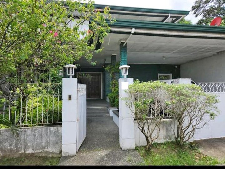 For Sale Five Bedroom House @ UPS 2 Paranaque