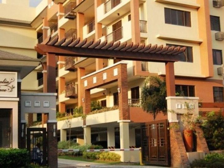 Foreclosed 57.00 sqm 2-bedroom Residential Condo For Sale in Magnolia Place Tandang Sora