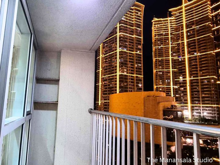 Rush Sale! Rockwell Center, Manansala for Sale, Studio Condo with Balcony in Makati City