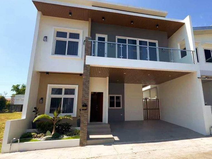 5-bedroom Single Detached House For Sale in Enclave Subd. Angeles Pampanga near Clark