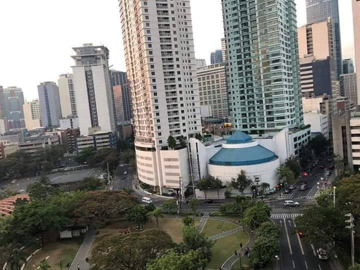 FULLY FURNISHED 2BR CONDO - MAKATI