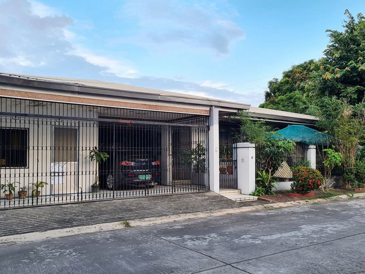 Corner lot Bungalow for Sale in Pilar Village Las Pinas City