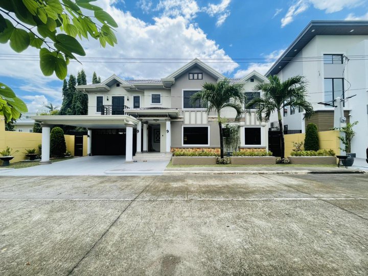 FOR SALE TRANSITIONAL THEMED HOUSE WITH SPACEOUS LAWN IN ANGELES CITY NEAR ROCKWELL