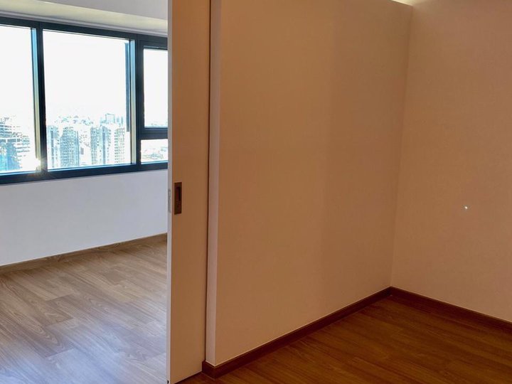 1 BR RFO Unit in The Rise by Shangri-la Properties