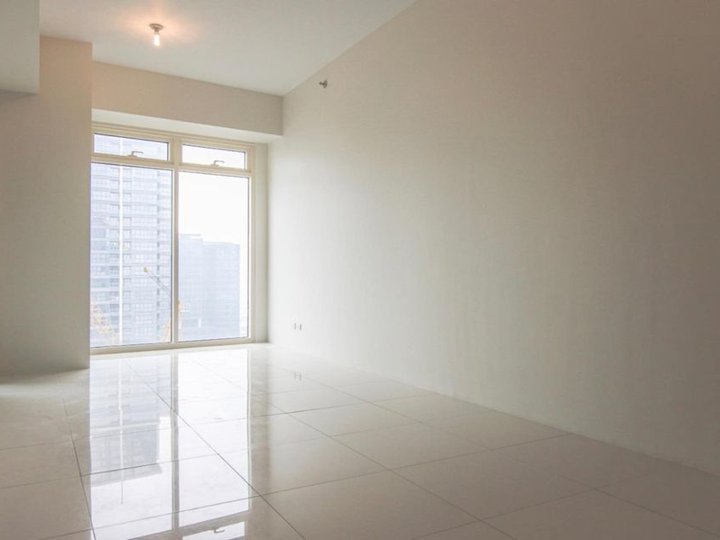 3BR Condo Unit for Sale in Central Parkwest BGC