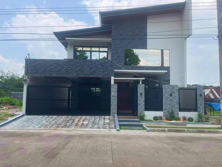 4-bedroom House For Sale in San Fernando Pampanga