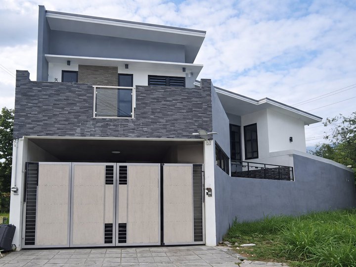 FOR SALE TWO-STOREY MODERN ELEGANT HOME WITH POOL IN A PRIME VILLAGE NEAR KOREAN TOWN AND CLARK