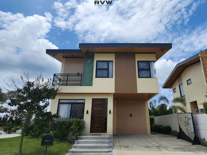 Pre-Owned 5-bedroom Single Detached House For Sale in Lipa Batangas