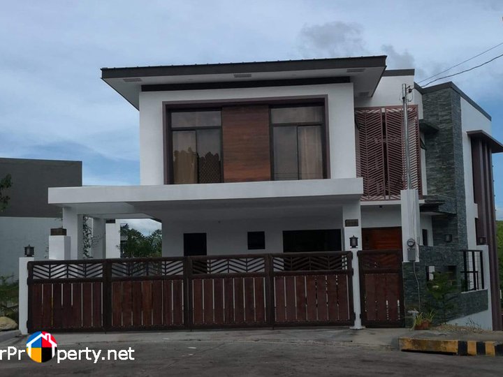 5-bedroom Single Detached House For Sale in Consolacion Cebu