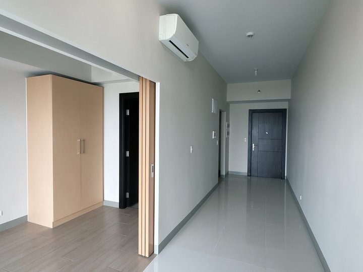 Uptown Parksuites II 1 Bedroom Unit Condominium For Sale in BGC Fort Bonifacio Taguig