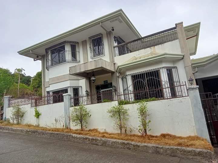 5-Bedroom House for Sale along Manila East Road Mahabang Parang Binangonan Rizal