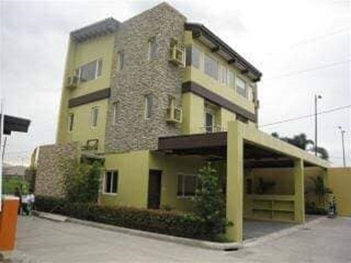 Townhouse for Sale in Sentosia Macapagal Ave Paranaque City