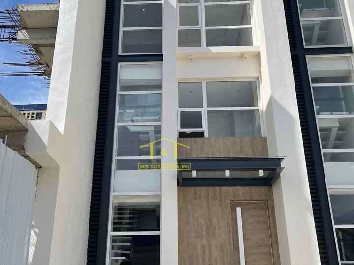 5-bedroom Townhouse For Sale in Tandang Sora Quezon City / QC
