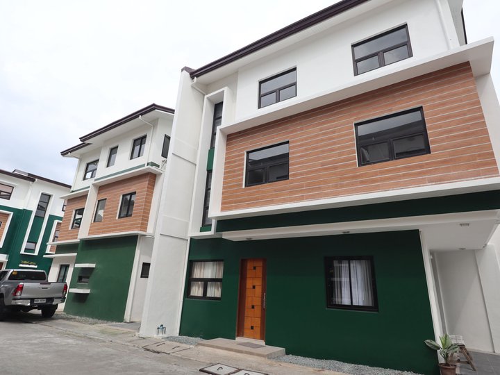 Modern Brand New House and Lot in Visayas Avenue PH700