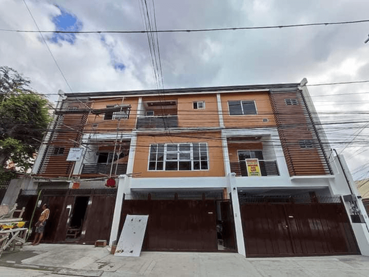 Townhouse For Sale  St. V Luna Brgy. Pinyahan, QC