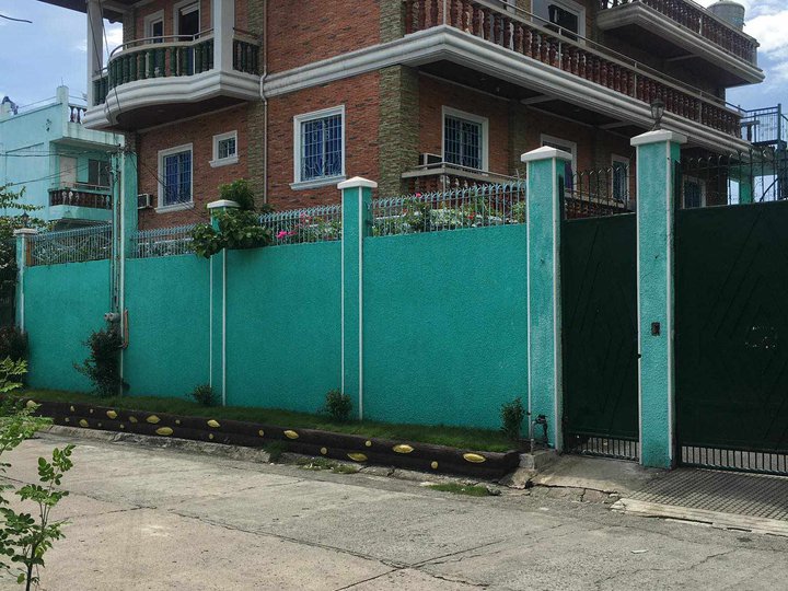 3-storey House for Sale in Raymondville Exec Village 4th Estate Sucat Road Paranaque City