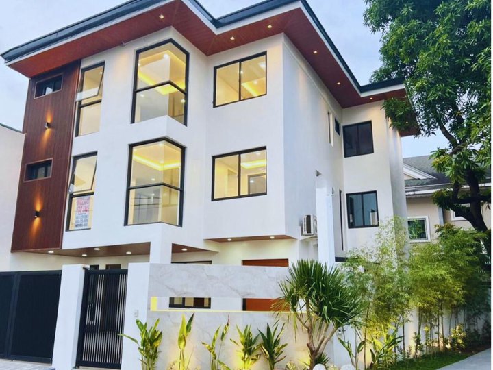 Ready For Occupancy 7-bedroom Single Detached House For Sale in Pasig