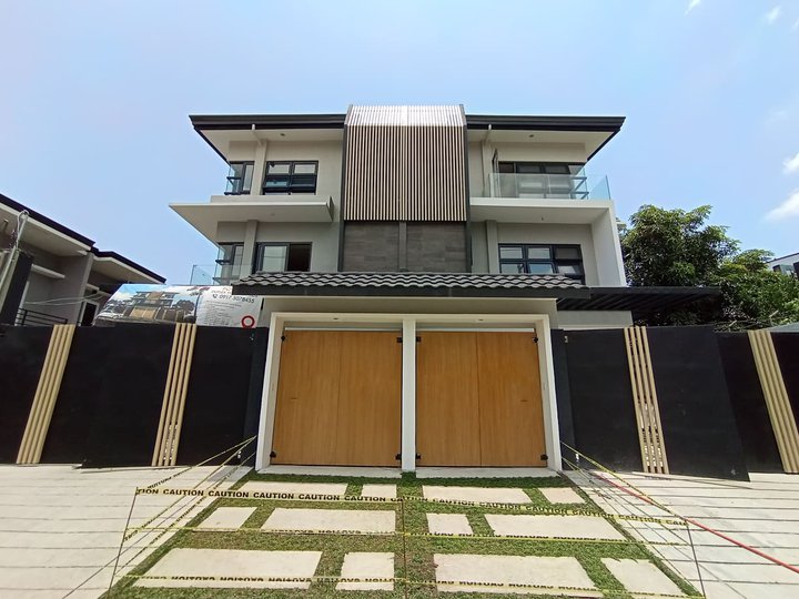 Luxurious 4 Bedroom House and Lot for Sale in Taguig near BGC