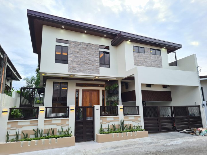 Brandnew Modern Opulent House in BF Homes Paranaque