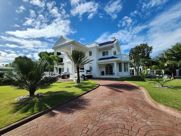 LUXURIOUS MANSION HOUSE WITH SWIMMING POOL IN PAMPANGA NEAR CLARK